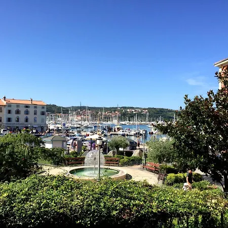 Greta's Place - Elegant With Exclusive Location And Seaview Daire Izola