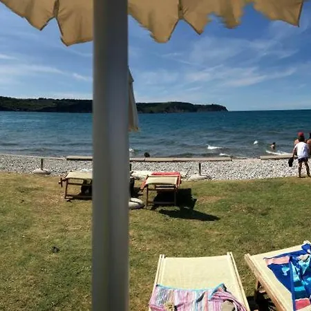 Greta's Place - Elegant With Exclusive Location And Seaview Apartment